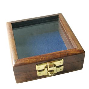 Wooden box - glass lid/brass fittings- 8,5 x 8,5 x 3,5 cm 